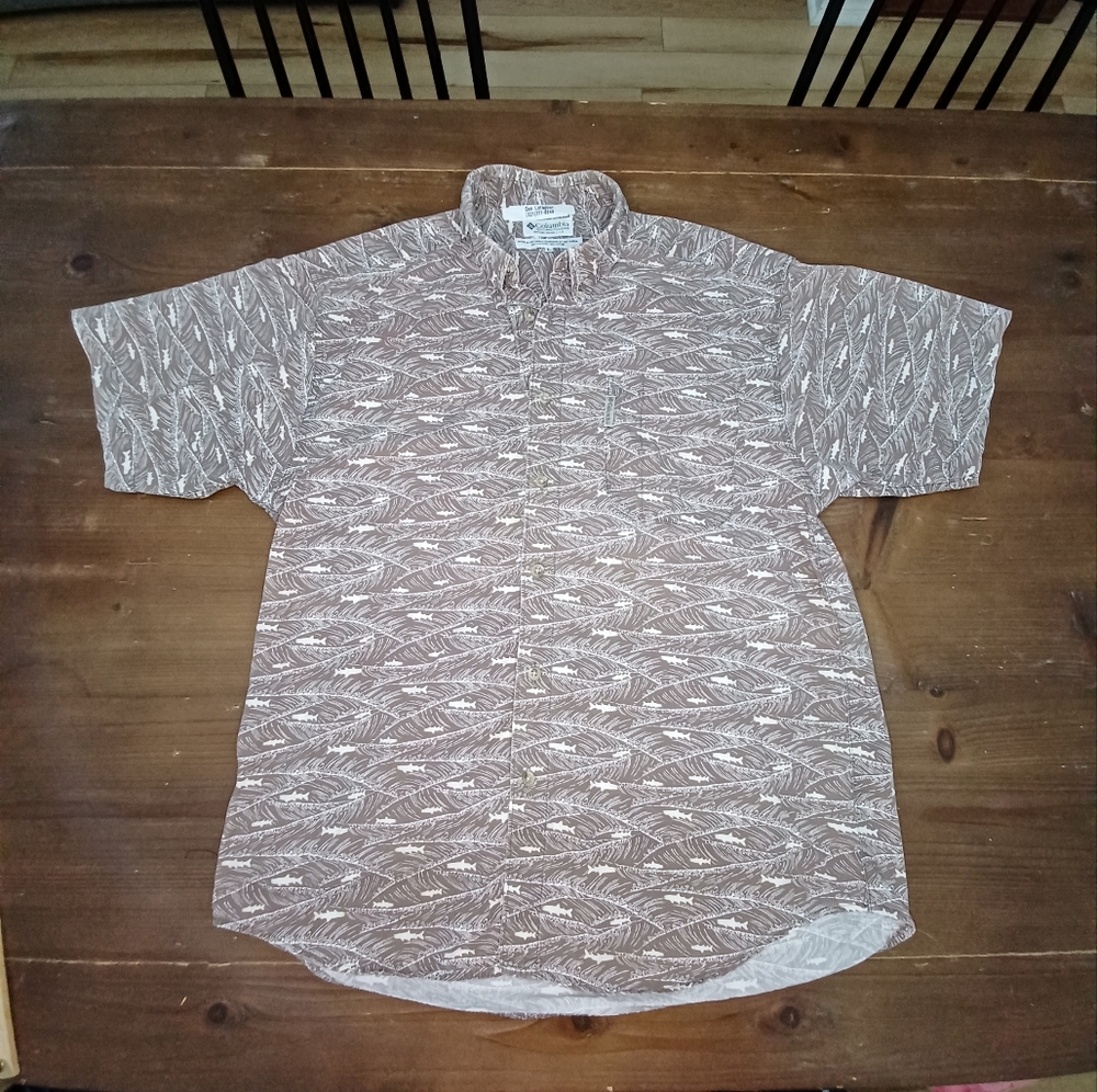 Columbia Sportswear Men’s Fish Pattern Button Up Casual Shirt Cotton Size L.